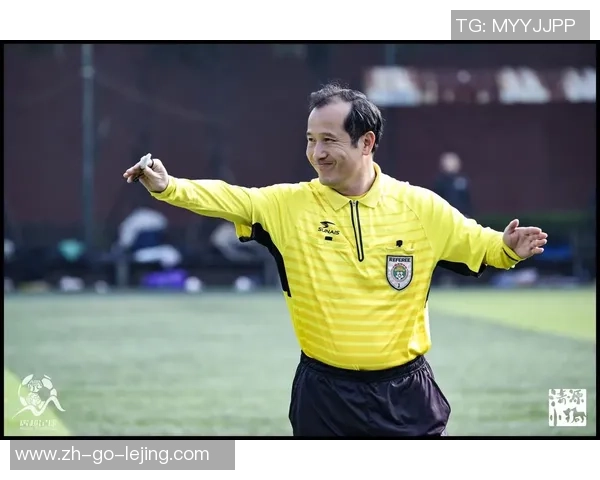 足球裁判耳机的技术革新与应用探讨提升比赛公正性与裁判沟通效率 足球裁判耳机的技术革新与应用探讨提升比赛公正性与裁判沟通效率