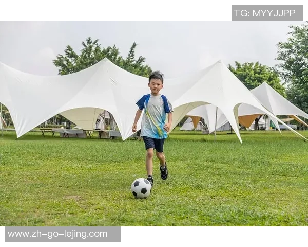 露营大足球:在自然中畅享激情与团队合作的完美结合 露营大足球:在自然中畅享激情与团队合作的完美结合